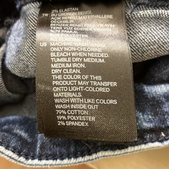 Size 10 stretch denim jean shorts - Picture 4 of 4